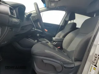 2017 Kia Sorento LX z VIN 5XYPG4A38HG257486, wystawiony jako Copart lot #60033685 z przebiegiem 85 605 mil mil oraz Czysty tytuł • Clean title. Historia ofert i sprzedaży dostępna na DreamBid. Obrazek 7.
