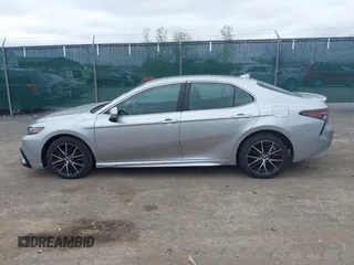 2023 Toyota Camry SE z VIN 4T1G11AK0PU766665, wystawiony jako IAAI lot #42202075 z przebiegiem 59 320 mil mil oraz . Historia ofert i sprzedaży dostępna na DreamBid. Obrazek 14.