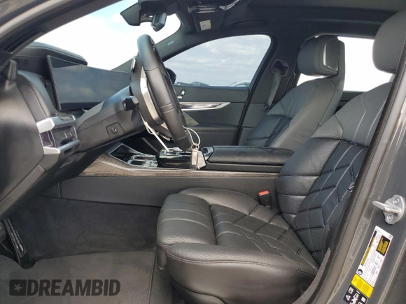 2023 BMW 7 Series 760i xDrive z VIN WBA33EJ08PCN66400, wystawiony jako Copart lot #44705455 z przebiegiem Nie podano mil oraz Nie do naprawy • Non repairable. Historia ofert i sprzedaży dostępna na DreamBid. Obrazek 8.