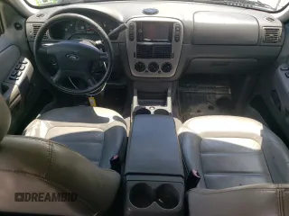 2005 Ford Explorer XLT z VIN 1FMZU73K45UB04875, wystawiony jako Copart lot #60970685 z przebiegiem 180 998 mil mil oraz Szkoda całkowita • Salvage title. Historia ofert i sprzedaży dostępna na DreamBid. Obrazek 8.
