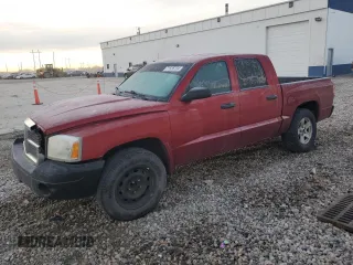 2006 Dodge Dakota ST with VIN 1D7HE28N06S523778, listed as a Copart auction lot 71536704 with 215,605 mi miles and Salvage Title. Bid and sale history available at carsss.com. Image 1.