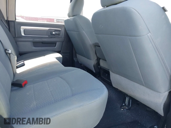2018 Ram 2500 Big Horn with VIN 3C6UR5DL3JG275665, listed as a IAAI auction lot 40649632 with 64,985 mi miles. Bid and sale history available at carsss.com. Image 8.