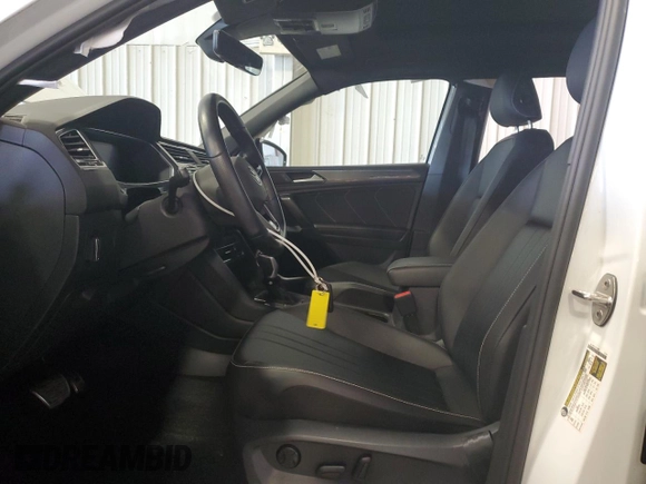 2022 Volkswagen Tiguan SE R-Line Black z VIN 3VV8B7AX3NM092731, wystawiony jako Copart lot #63430355 z przebiegiem 23 435 mil mil oraz Szkoda całkowita • Salvage title. Historia ofert i sprzedaży dostępna na DreamBid. Obrazek 7.