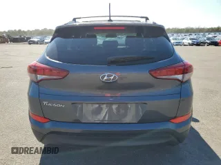 2017 Hyundai Tucson SE z VIN KM8J33A44HU376246, wystawiony jako Copart lot #52453345 z przebiegiem 97 306 mil mil oraz Szkody całkowita. Historia ofert i sprzedaży dostępna na DreamBid. Obrazek 6.