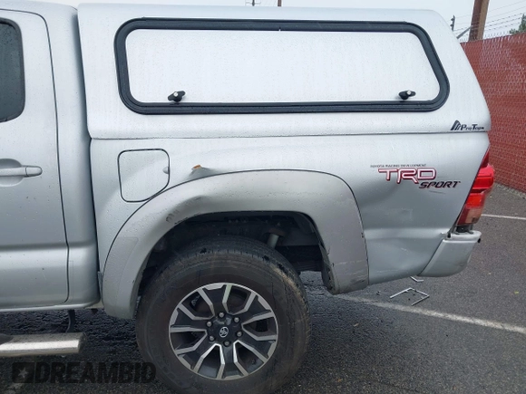 2007 Toyota Tacoma z VIN 3TMLU42N77M009397, wystawiony jako IAAI lot #41805139 z przebiegiem 256 744 mil mil oraz . Historia ofert i sprzedaży dostępna na DreamBid. Obrazek 16.