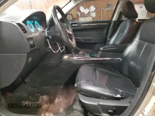 2009 Chrysler 300 z VIN 2C3KK53V69H586188, wystawiony jako Copart lot #50994545 z przebiegiem 157 861 mil mil oraz Szkoda całkowita • Salvage title. Historia ofert i sprzedaży dostępna na DreamBid. Obrazek 7.