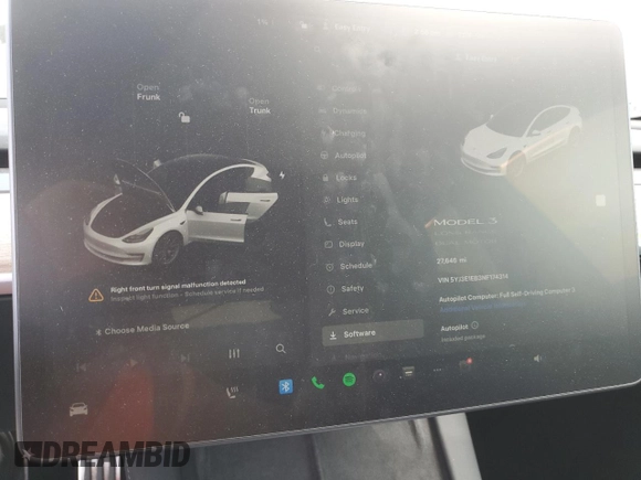 2022 Tesla Model 3 Long Range z VIN 5YJ3E1EB3NF174314, wystawiony jako Copart lot #52713325 z przebiegiem 27 646 mil mil oraz Szkoda całkowita • Salvage title. Historia ofert i sprzedaży dostępna na DreamBid. Obrazek 9.
