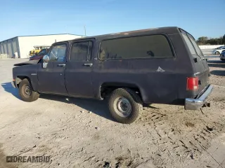 1991 Chevrolet Suburban with VIN 1GNER16K4MF133896, listed as a Copart auction lot 44008585 with 194,071 mi miles and Salvage Title. Bid and sale history available at carsss.com. Image 2.