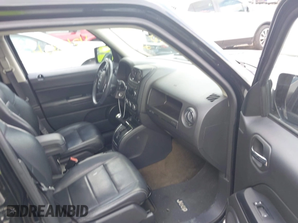 2016 Jeep Patriot Latitude z VIN 1C4NJRFB0GD814670, wystawiony jako IAAI lot #42638264 z przebiegiem 125 190 mil mil oraz . Historia ofert i sprzedaży dostępna na DreamBid. Obrazek 5.