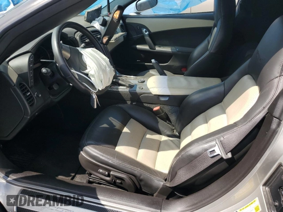 2008 Chevrolet Corvette z VIN 1G1YY26W685116510, wystawiony jako Copart lot #55888895 z przebiegiem Nie podano mil oraz Szkoda całkowita • Salvage title. Historia ofert i sprzedaży dostępna na DreamBid. Obrazek 7.