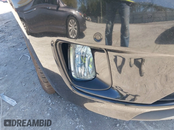 2017 Kia Sedona EX with VIN KNDMC5C13H6263232, listed as a IAAI auction lot 41733170 with 102,026 mi miles. Bid and sale history available at carsss.com. Image 6.