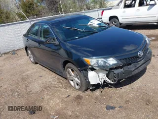 2014 Toyota Camry L with VIN 4T1BF1FK1EU822100, listed as a IAAI auction lot 41789983 with 123,681 mi miles. Bid and sale history available at carsss.com. Image 1.