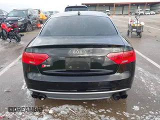 2015 Audi S5 Premium Plus z VIN WAUCGAFR8FA051492, wystawiony jako IAAI lot #42148388 z przebiegiem 109 671 mil mil oraz . Historia ofert i sprzedaży dostępna na DreamBid. Obrazek 16.