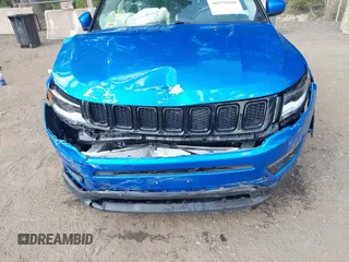 2018 Jeep Compass Latitude with VIN 3C4NJCBB7JT327275, listed as a IAAI auction lot 40176960 with 74,320 mi miles. Bid and sale history available at carsss.com. Image 6.