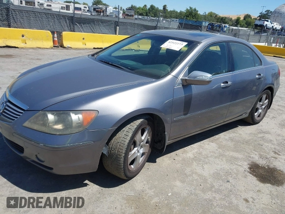 2005 Acura RL z VIN JH4KB16565C002626, wystawiony jako IAAI lot #42522273 z przebiegiem 293 980 mil mil oraz . Historia ofert i sprzedaży dostępna na DreamBid. Obrazek 2.