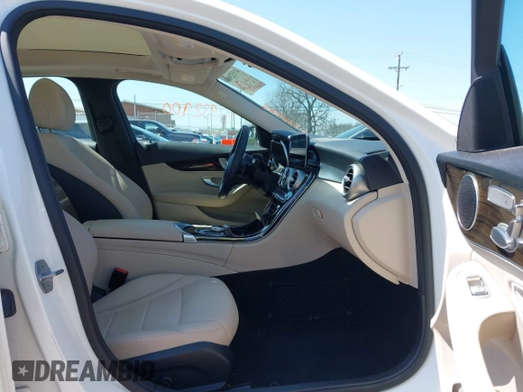 2019 Mercedes-Benz C 300 with VIN 55SWF8DB8KU310676, listed as a IAAI auction lot 41932900 with 37,800 mi miles and . Bid and sale history available at DreamBid. Image 5.