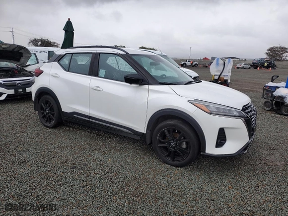 2022 Nissan Kicks SR with VIN 3N1CP5DV4NL502681, listed as a Copart auction lot 45233195 with 36,924 mi miles and Salvage Title. Bid and sale history available at carsss.com. Image 4.