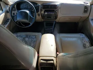 2000 Mercury Mountaineer with VIN 4M2ZU66P8YUJ40296, listed as a Copart auction lot 77108224 with 215,850 mi miles and Salvage Title. Bid and sale history available at carsss.com. Image 8.