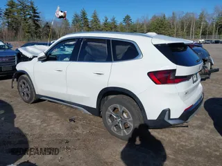 2025 BMW X1 xDrive28i with VIN WBX73EF02S5186420, listed as a IAAI auction lot 41841553 with 1,409 mi miles. Bid and sale history available at carsss.com. Image 3.