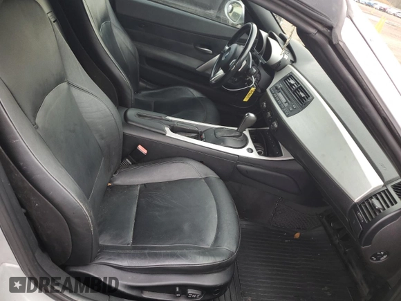 2006 BMW Z4 3.0i with VIN 4USBU33556LW67833, listed as a Copart auction lot 44933315 with 142,444 mi miles and Clean title. Bid and sale history available at DreamBid. Image 10.