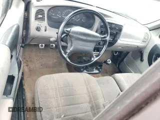 1996 Ford Ranger XL z VIN 1FTCR10A2TUD70395, wystawiony jako Copart lot #52977425 z przebiegiem 403 506 mil mil oraz Nie do naprawy. Historia ofert i sprzedaży dostępna na DreamBid. Obrazek 8.