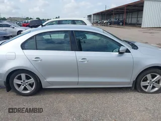 2013 Volkswagen Jetta TDI w/Premium/Nav с VIN 3VWLL7AJ9DM203506, выставлен на аукционе IAAI как лот 42682513 с пробегом 137 614 миль миль и . История ставок и продаж доступна на DreamBid. Изображение 13.
