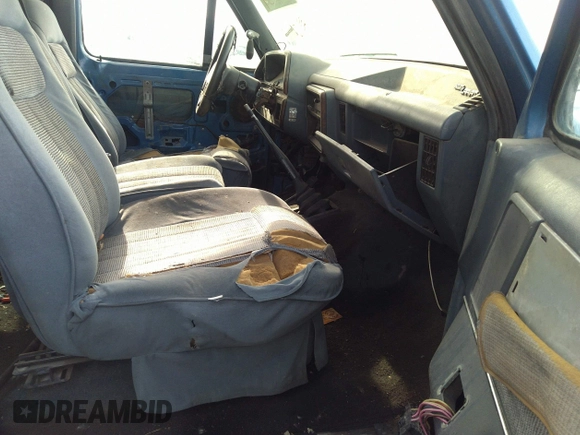 1990 Ford F-250 with VIN 1FTHX26G2LKA30043, listed as a IAAI auction lot 34569128 with 31,439 mi miles and . Bid and sale history available at DreamBid. Image 5.