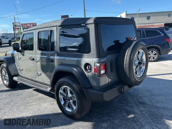2021 Jeep Wrangler Unlimited Willys z VIN 1C4HJXDNXMW549111, wystawiony jako Copart lot #61692645 z przebiegiem 40 883 mil mil oraz Czysty tytuł • Clean title. Historia ofert i sprzedaży dostępna na DreamBid. Obrazek 3.
