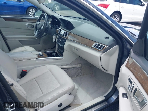 2016 Mercedes-Benz E 350 Sport z VIN WDDHF5KB5GB201488, wystawiony jako IAAI lot #42477574 z przebiegiem 107 279 mil mil oraz . Historia ofert i sprzedaży dostępna na DreamBid. Obrazek 5.