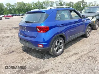 2024 Hyundai Venue SEL z VIN KMHRC8A39RU298832, wystawiony jako IAAI lot #42419329 z przebiegiem 7 582 mil mil oraz . Historia ofert i sprzedaży dostępna na DreamBid. Obrazek 4.