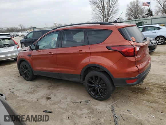 2019 Ford Escape SE z VIN 1FMCU9GD0KUB59820, wystawiony jako Copart lot #49674525 z przebiegiem 69 828 mil mil oraz Szkody całkowita. Historia ofert i sprzedaży dostępna na DreamBid. Obrazek 2.