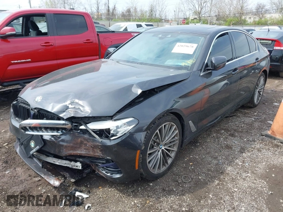 2019 BMW 5 Series 530i z VIN WBAJA5C52KBX87768, wystawiony jako IAAI lot #42029678 z przebiegiem 102 448 mil mil oraz . Historia ofert i sprzedaży dostępna na DreamBid. Obrazek 2.