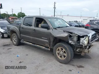 2011 Toyota Tacoma PreRunner z VIN 5TFJU4GNXBX010448, wystawiony jako IAAI lot #42368750 z przebiegiem 335 768 mil mil oraz . Historia ofert i sprzedaży dostępna na DreamBid. Obrazek 1.