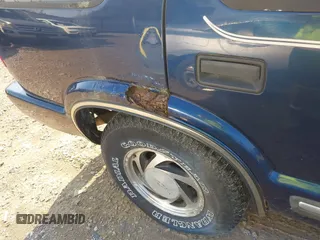 2000 Chevrolet Blazer LT z VIN 1GNDT13W2Y2145868, wystawiony jako IAAI lot #42445473 z przebiegiem 134 019 mil mil oraz . Historia ofert i sprzedaży dostępna na DreamBid. Obrazek 12.