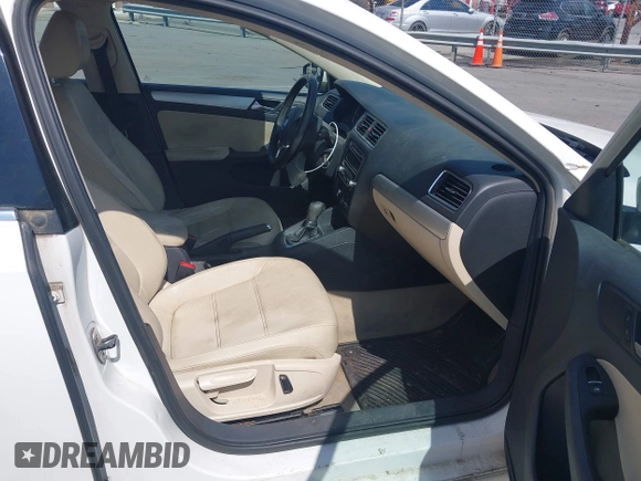 2013 Volkswagen Jetta SE с VIN 3VWDX7AJ7DM434235, выставлен на аукционе IAAI как лот 42292730 с пробегом 166 353 миль миль и . История ставок и продаж доступна на DreamBid. Изображение 5.