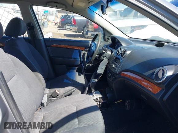 2007 Chevrolet Aveo LS z VIN KL1TD566X7B087387, wystawiony jako IAAI lot #41673057 z przebiegiem 160 577 mil mil oraz . Historia ofert i sprzedaży dostępna na DreamBid. Obrazek 5.