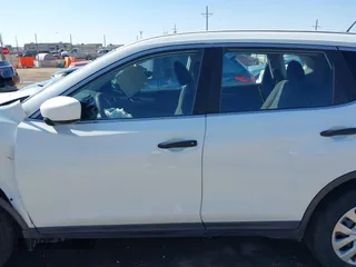 2016 Nissan Rogue SV with VIN KNMAT2MV8GP619010, listed as a IAAI auction lot 40618797 with 201,515 mi miles. Bid and sale history available at carsss.com. Image 15.