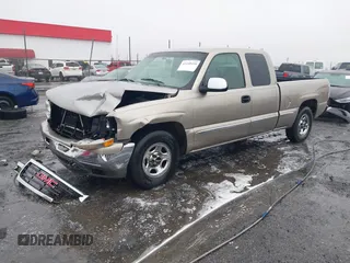2000 GMC New Sierra 1500 SL with VIN 2GTEC19V9Y1313002, listed as a IAAI auction lot 41440458 with 367,281 mi miles. Bid and sale history available at carsss.com. Image 2.