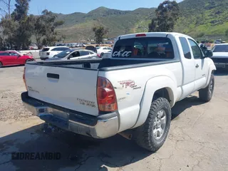 2005 Toyota Tacoma PreRunner z VIN 5TETU62N25Z062181, wystawiony jako IAAI lot #41837178 z przebiegiem 236 480 mil mil oraz . Historia ofert i sprzedaży dostępna na DreamBid. Obrazek 4.