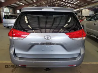2011 Toyota Sienna XLE z VIN 5TDDK3DC4BS006272, wystawiony jako Copart lot #65144215 z przebiegiem 270 006 mil mil oraz Czysty tytuł • Clean title. Historia ofert i sprzedaży dostępna na DreamBid. Obrazek 6.