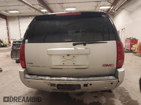 2011 GMC Yukon XL Denali z VIN 1GKS2MEF8BR338725, wystawiony jako IAAI lot #41238933 z przebiegiem 289 109 mil mil oraz . Historia ofert i sprzedaży dostępna na DreamBid. Obrazek 16.