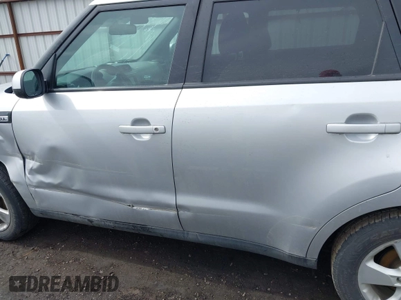 2019 Kia Soul z VIN KNDJN2A24K7676852, wystawiony jako IAAI lot #41932846 z przebiegiem 59 062 mil mil oraz . Historia ofert i sprzedaży dostępna na DreamBid. Obrazek 14.