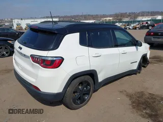 2018 Jeep Compass Latitude with VIN 3C4NJDBB2JT457535, listed as a IAAI auction lot 41797591 with 34,026 mi miles. Bid and sale history available at carsss.com. Image 4.