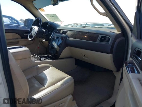 2010 GMC Yukon Denali with VIN 1GKUKEEF1AR224997, listed as a IAAI auction lot 42056472 with 81,314 mi miles. Bid and sale history available at carsss.com. Image 5.