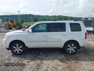2013 Honda Pilot Touring z VIN 5FNYF4H99DB017351, wystawiony jako IAAI lot #42355167 z przebiegiem 122 191 mil mil oraz . Historia ofert i sprzedaży dostępna na DreamBid. Obrazek 14.
