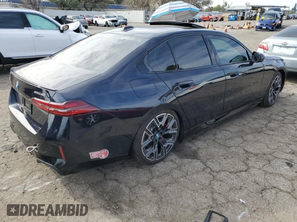 2024 BMW i5 eDrive40 z VIN WBY33FK03RCR93119, wystawiony jako Copart lot #43586895 z przebiegiem 2 266 mil mil oraz Szkoda całkowita • Salvage title. Historia ofert i sprzedaży dostępna na DreamBid. Obrazek 3.