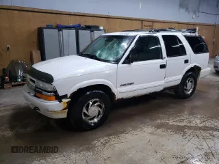 2002 Chevrolet Blazer LS z VIN 1GNDT13W12K136876, wystawiony jako Copart lot #52227035 z przebiegiem 304 006 mil mil oraz Czysty tytuł • Clean title. Historia ofert i sprzedaży dostępna na DreamBid. Obrazek 1.