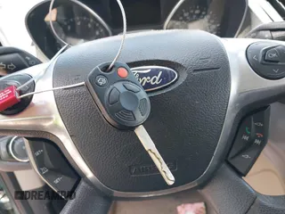 2013 Ford Escape SE z VIN 1FMCU0GX0DUA90717, wystawiony jako IAAI lot #42558297 z przebiegiem 122 785 mil mil oraz . Historia ofert i sprzedaży dostępna na DreamBid. Obrazek 11.