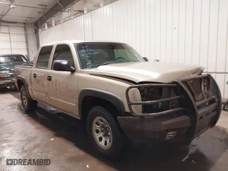 2006 Chevrolet Silverado 1500 LT1 with VIN 2GCEK13Z561329466, listed as a IAAI auction lot 41191062 with 208,661 mi miles. Bid and sale history available at carsss.com. Image 1.