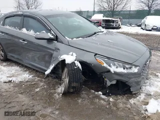 2019 Hyundai Sonata Sport with VIN 5NPE34AF5KH806249, listed as a IAAI auction lot 41567922 with 27,649 mi miles. Bid and sale history available at carsss.com. Image 6.